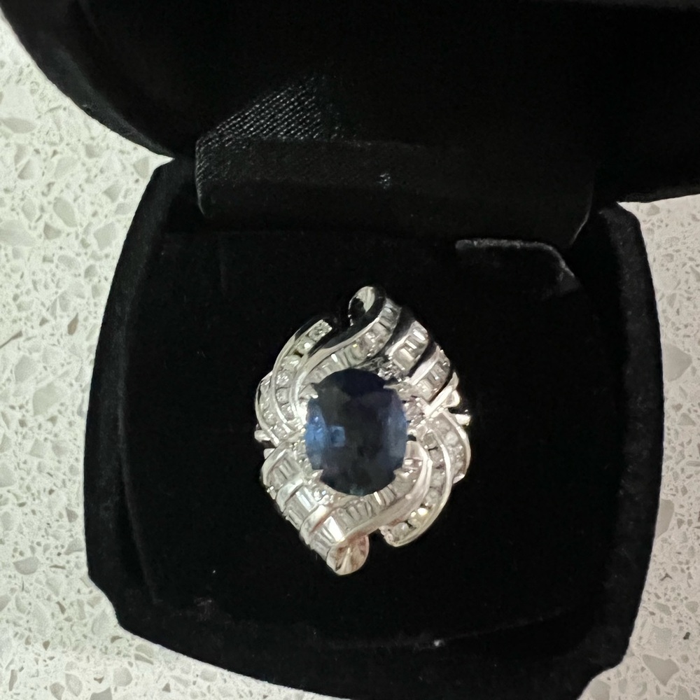 Sapphire Diamond Ring in platinum 900 setting